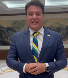 Felipe Camarão esclarece nova lei que restringe uso de celulares nas escolas