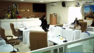 Tenso! Vereador xinga colega e chuta mesa durante sessão na Câmara de Grajaú
