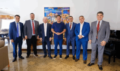 Felipe Camarão se reúne com grupo da oposição após confraternização com Braide