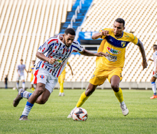 MAC demite treinador Flávio Araújo