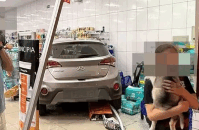 Carro invade farmácia e uma pessoa fica ferida em São Luís