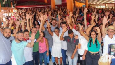 Prefeito Constâncio Souza reúne multidão em confraternização para celebrar conquistas de 2023