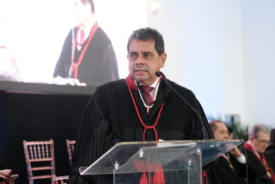 Ministro do STF e Procurador-Geral de Justiça do MA utilizam metáforas em falas sobre imprevisibilidade jurídica, gerando reflexões sobre linguagem no Judiciário