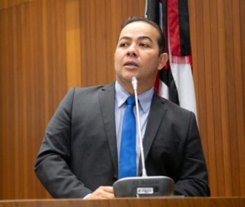Deputado Rildo Amaral denuncia abandono de obras de asfaltamento em Imperatriz