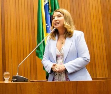 Iracema Vale reforça respeito à legalidade e à autonomia do Parlamento com parecer da AGU
