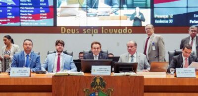 Assembleia aprova MP que institui Programa Bolsa e Prêmio Estudante Destaque Universitário