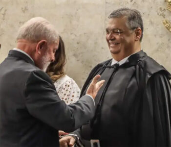 Roberto Barroso pede manifestação de Dino e Zanin sobre isenção para julgarem Jair Bolsonaro