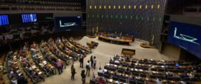 Câmara reforça união de centrão e bolsonaristas contra STF e põe sucessão no foco após caso Brazão
