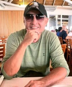 Biografia sobre o jornalista e escritor Rozalvo Júnior promete surpresas e emoções como parte de sua história de superação e de sucesso.