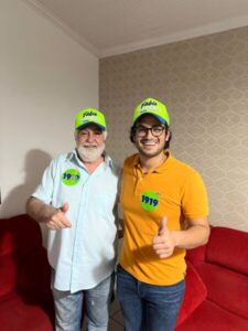 Imagem do dia: Fábio Macedo recebe o apoio de Sebastião Albuquerque