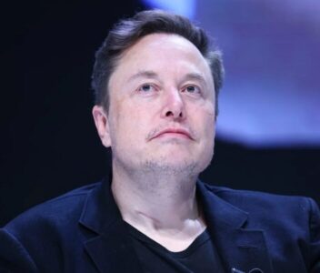 Grupo liderado por Musk faz oferta de US$ 97,4 bi por OpenAI, diz WSJ