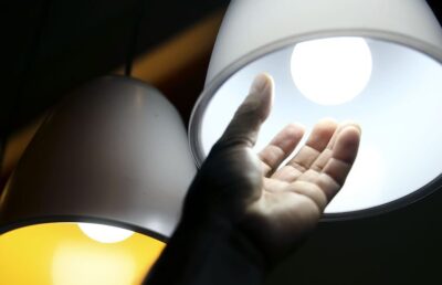 Conta de luz terá bandeira amarela no mês de maio, segundo a Aneel