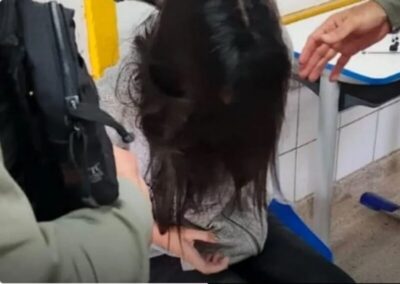 LOUCURA!!! Aluna atira na cabeça de colega dentro de escola pública