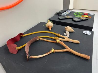 Sesc recebe exposição “Tempo de brincar” e resgata memórias e afetos do passado