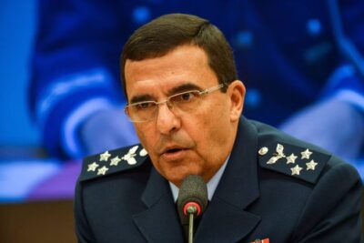Ex-chefe da FAB confirma que general alertou Bolsonaro sobre prisão
