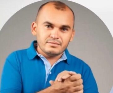 Prefeito flagrado em casa com mulher casada apanha do marido traído no Maranhão
