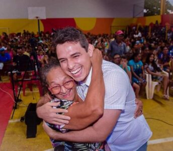 DIA DAS MÃES: A PREFEITURA DE SÃO MATEUS PROMOVE GRANDE FESTA EM COMEMORAÇÃO AO DIA DAS MÃES