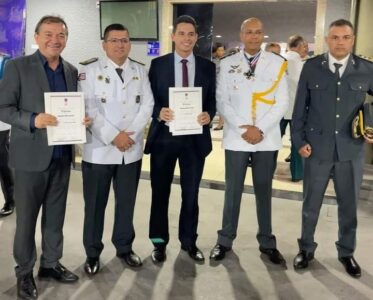 SÃO MATEUS-MA: IVO REZENDE E MILTINHO ARAGÃO RECEBERAM À MAIOR HONRARIA DA POLÍCIA MILITAR DO MARANHÃO