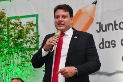 Felipe Camarão anuncia decisão do TJ que torna greve dos professores ilegal e Sinproesemma decide acabar o movimento
