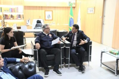 Em Brasília, governador em exercício Felipe Camarão alinha ações da saúde para municípios maranhenses