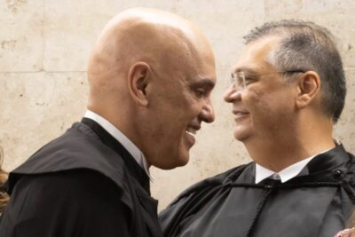 Moraes, Barroso e Dino brincam no STF: “Cochilando no canto”. Vídeo