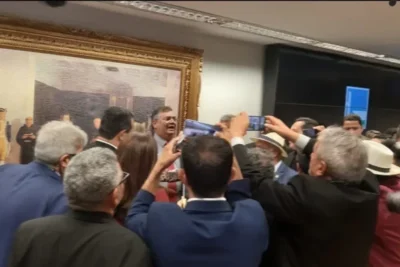 Prefeitos e bancada do Maranhão lançam Dino candidato à Presidência