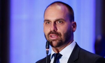 Flávio Bolsonaro diz que pai está ‘firme, mas indignado’ com julgamento e defende anistia