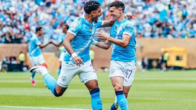 Com gols de Foden e Doku, Manchester City vence o Wydad pelo Mundial de Clubes