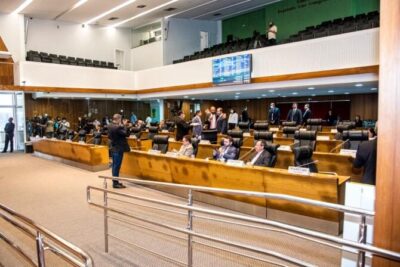 Assembleia aprova projeto que prevê redução de ICMS de combustíveis, energia elétrica e serviços de comunicação