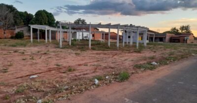 Quase metade das obras paradas tem problemas técnicos
