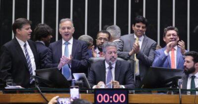 Câmara aprova reforma tributária e rejeita mudanças do Senado