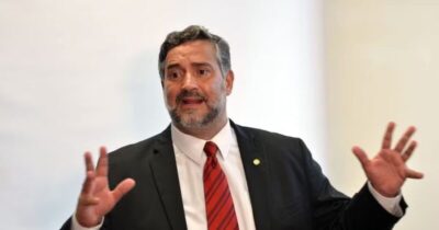 Pimenta promove genro antes de ser exonerado da Secom