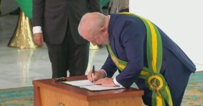 Lula retoma gastos milionários em propaganda dos Correios