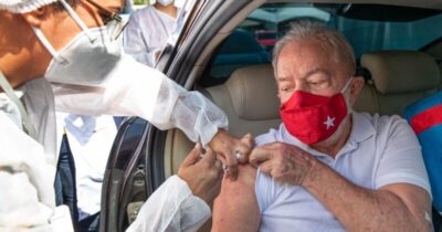 Governo Lula aplica vacinas desatualizadas contra a covid-19