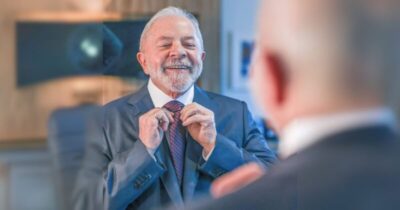 Lula usa gravata luxuosa antes de sugerir evitar produtos caros