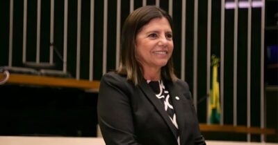 Roseana deixa secretaria e volta à Câmara dos Deputados