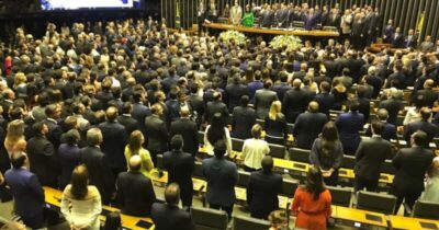 Gasto com deputado equivale ao salário de 100 trabalhadores