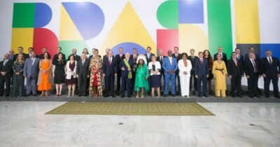 Ministros são investigados por cargos em empresas privadas