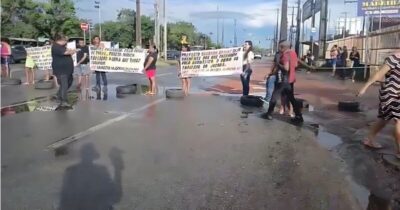 Moradores protestam por infraestrutura na Av dos Africanos