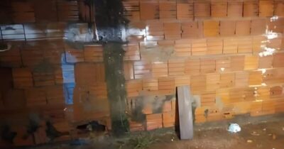 Homem é preso por espionar vizinha por buracos no muro