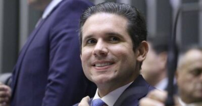 Hugo Motta barra CPI do INSS e empurra decisão para o Senado