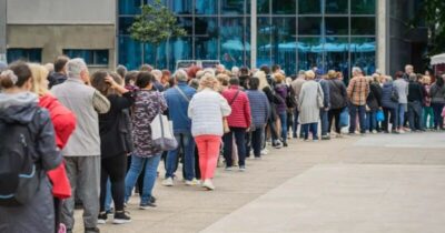 Fila de espera por benefícios do INSS quase dobra em 1 ano
