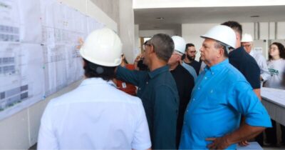Carlos Brandão vistoria obras do curso de medicina da Uema