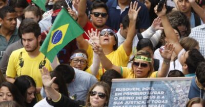 1 em cada 4 brasileiros é evangélico, aponta Censo