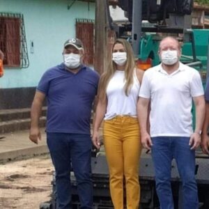 PREFEITA ANA PAULA E OTHELINO VISTORIAM OBRAS DE PAVIMENTAÇÃO EM NOVAS RUAS DE PINHEIRO