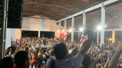 Bárbara e Octávio Soeiro fazem festa histórica pra Weverton no São Cristovão