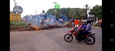 CAOS! HÁ UMA SEMANA SEM ÁGUA POPULARES INTERDITAM ESTRADA DE RAPOSA