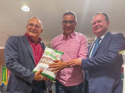 PREFEITURA DE CEDRAL PARTICIPA DA ABERTURA DO ANO AGRÍCOLA 2022/2023 E É CONTEMPLADA COM SEMENTES SELECIONADAS