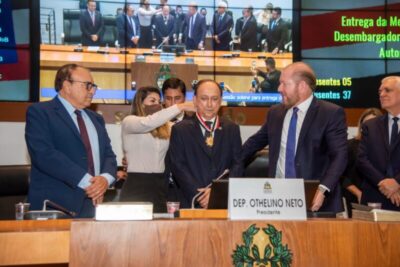 Desembargador Lourival Serejo é homenageado pela Assembleia com ‘Medalha Manuel Beckman