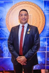 LÍDER COMUNITÁRIO E PRODUTOR DE EVENTOS WILSON CARLOS RECEBE MEDALHA SIMÃO ESTÁCIO DA SILVEIRA